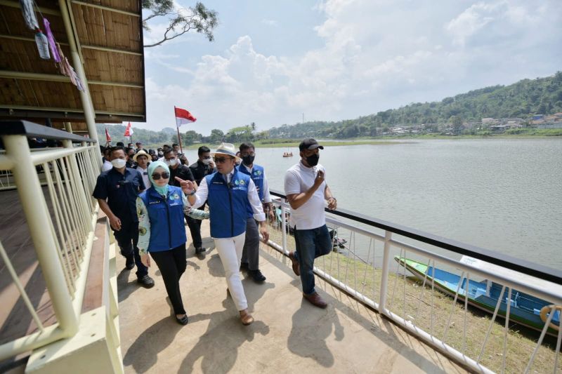 Gubernur Jawa Barat tugaskan DLH disiplinkan pencemar Situ Siburuy