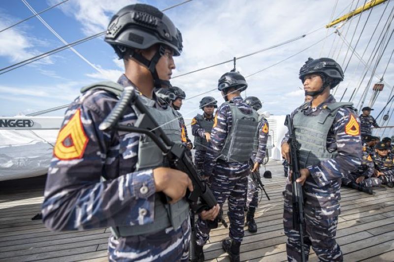 Latihan Taruna AAL Di KRI Bima Suci Saat Melintasi Laut Seram Maluku