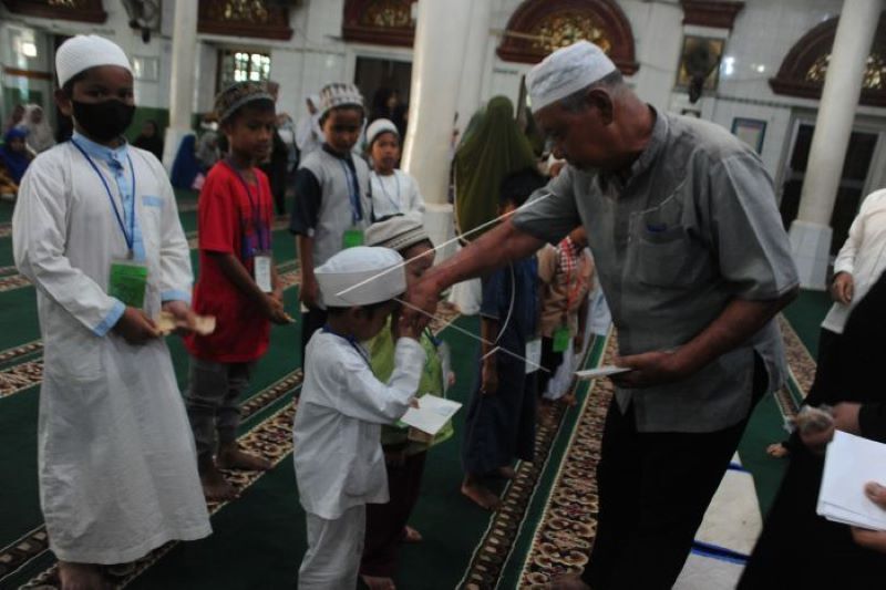 Tradisi 10 Muharram di Masjid Suro Palembang