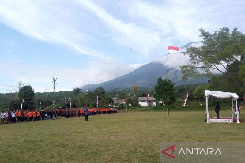 Menteri LHK Siti Nurbaya gelar upacara HUT ke-77 RI di Gunung Ciremai