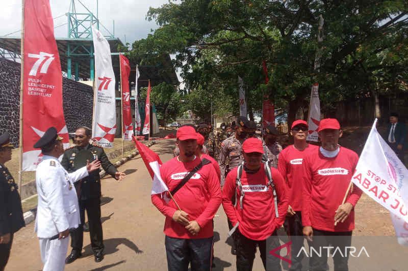 ASN bersama TNI-Polri Kota Cirebon jalan kaki ke Bandung kampanyekan stop stunting