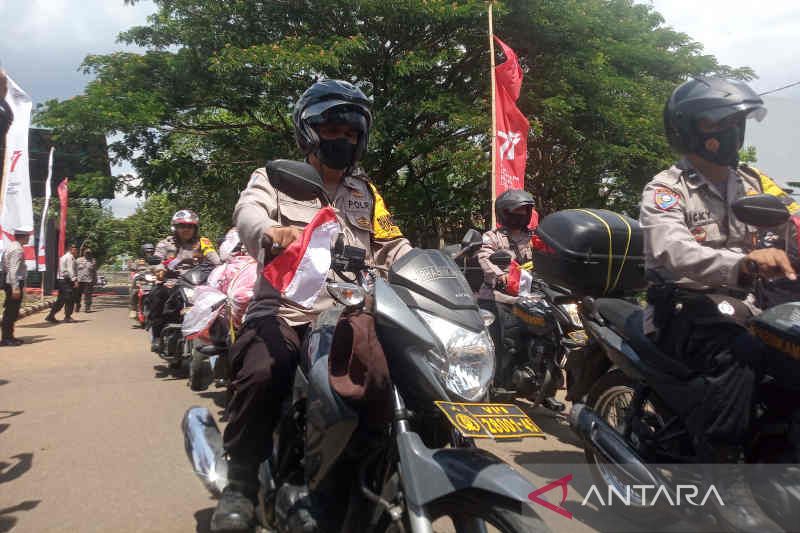 Polres Cirebon salurkan 1.000 paket sembako untuk warga kurang mampu saat HUT Ke-77 RI