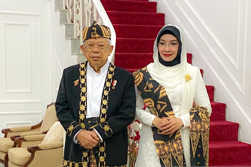 Wakil Presiden Ma'ruf Amin memakai baju adat Banten saat upacara HUT RI