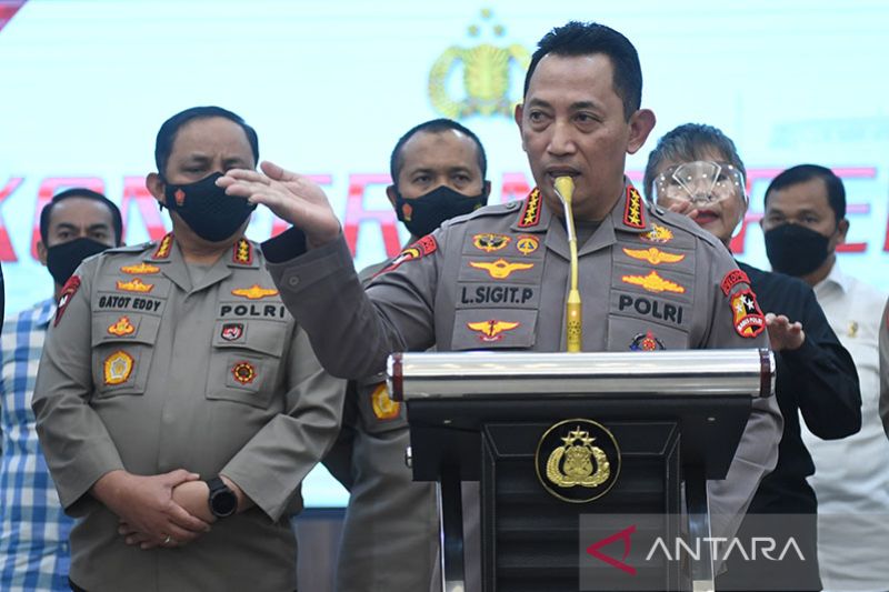 Ada laporan tidak perlu ditegur langsung copot, tegas Kapolri