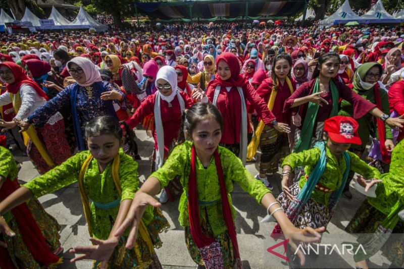 Festival Tari Ketuk Tilu HUT Jawa Barat