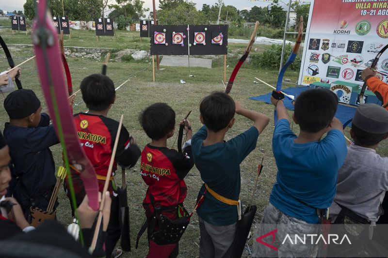 Kompetisi Panahan Tradisional di palu