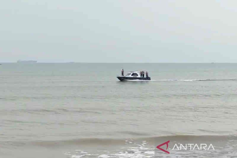 Remaja terseret arus Pantai Mekarsari Indramayu masih dicari Tim SAR