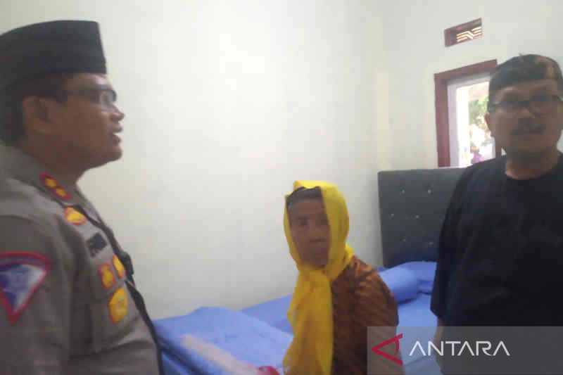 Polres Cirebon bantu bangun 8 rumah warga kurang mampu