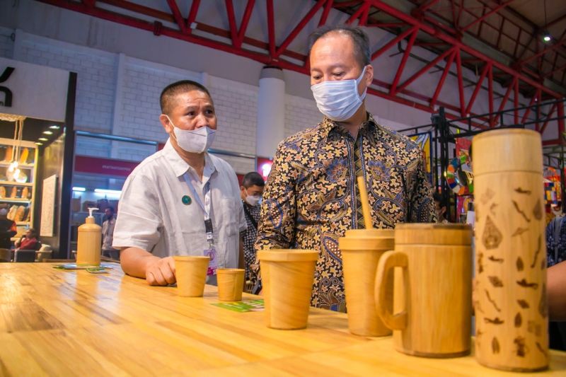 Ministry helps 28 furniture SMEs join international expo - Vimarsana News