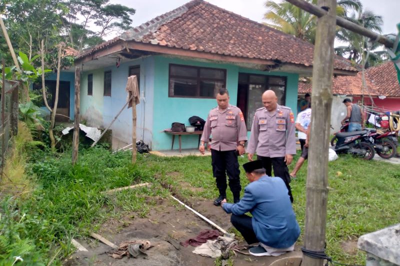 Semburan gas dari sumur bor warga Tasikmalaya diuji kandungannya