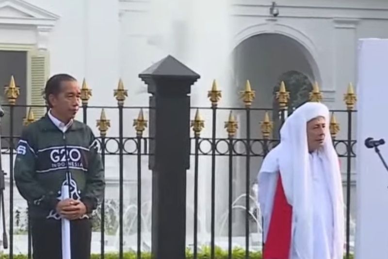 Presiden Jokowi didampingi Kapolri dan Habib Luthfi lepas Kirab Merah Putih