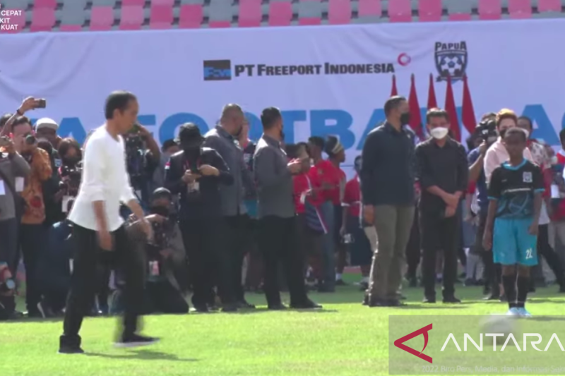 Sponsori olahraga di Papua sejak kecil tanpa putus sekolah: Jokowi