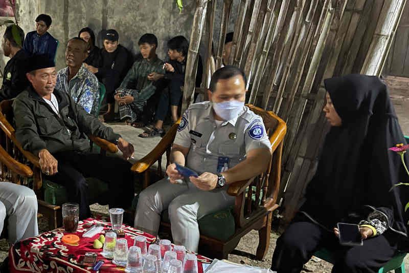 Jasa Raharja Cirebon serahkan santunan kepada korban kecelakaan di Bekasi