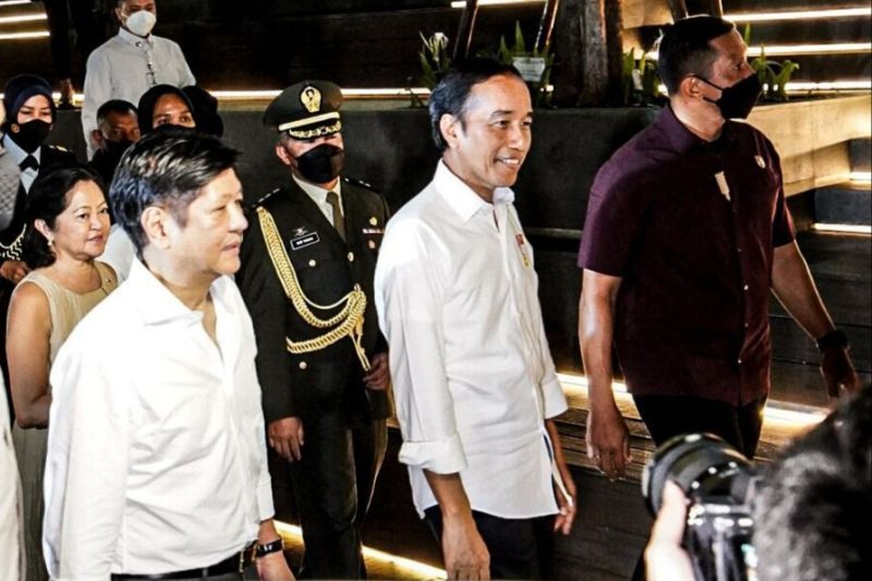 Presiden Jokowi bersama Presiden Filipina nonton acara musik 