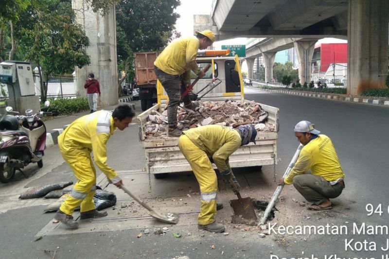 Pemkot Jaksel gencarkan perbaikan jalan rusak di Tendean