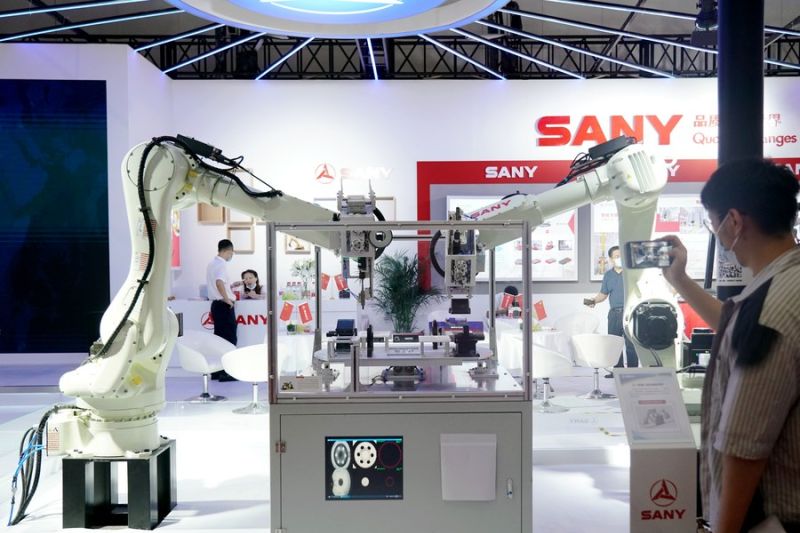Produksi robot industri China melonjak pada 2021
