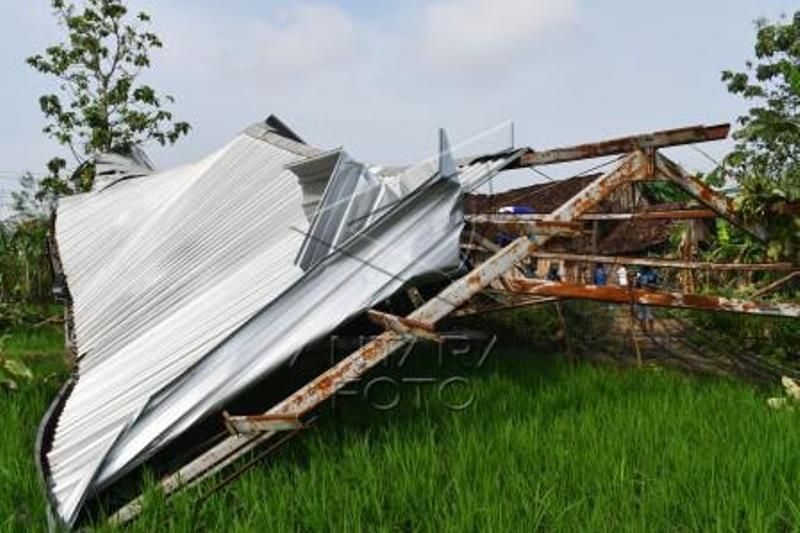 Bencana Angin Kencang Di Madiun