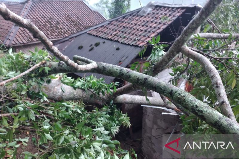 BPBD imbau warga Cianjur waspadai bencana karena curah hujan masih tinggi
