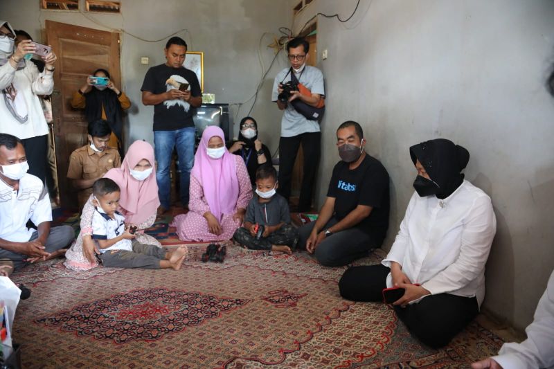 Menteri Sosial bantu dua anak berpenyakit berat di Malingping Lebak