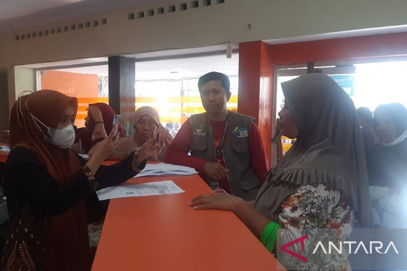Dinsos Sulteng minta KPM patuhi prokes saat penerimaan BLT BBM - Vimarsana News