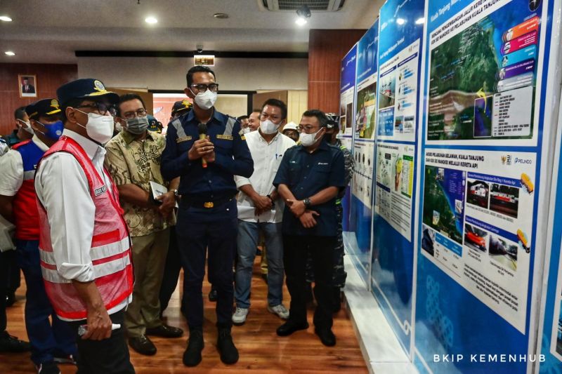 Menhub minta pengelola Pelabuhan Kuala Tanjung tingkatkan layanan