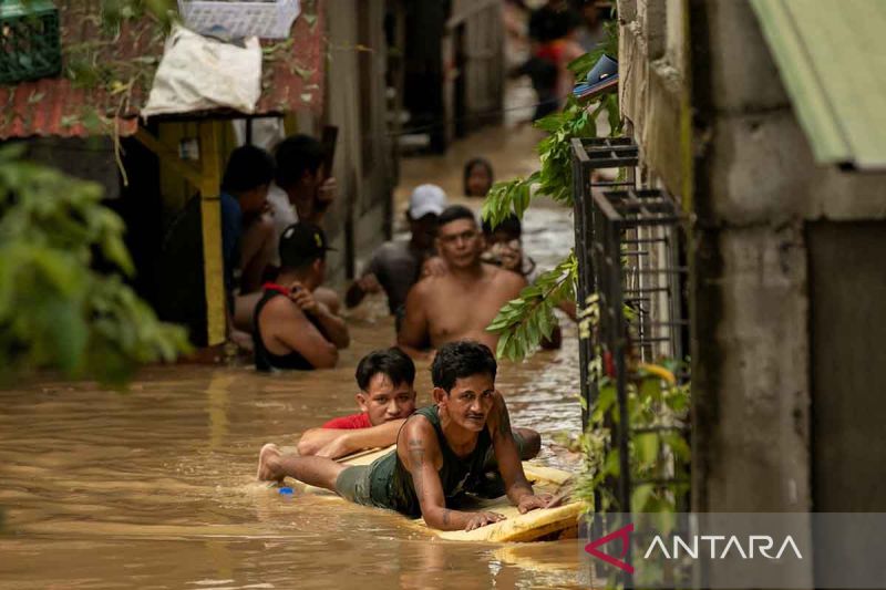 Kota di Filipina biasa alami banjir, tukang ojek modifikasi kendaraan