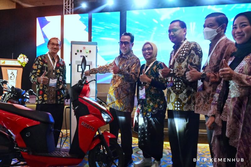 Govt urges stakeholders to collaborate to push economically-priced EVs - Vimarsana News