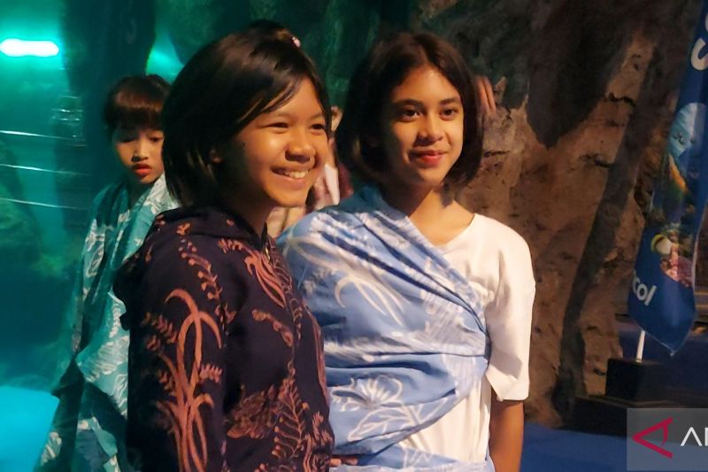 Spektrum - Gadis cilik mengenalkan batik Karawang ke mancanegara