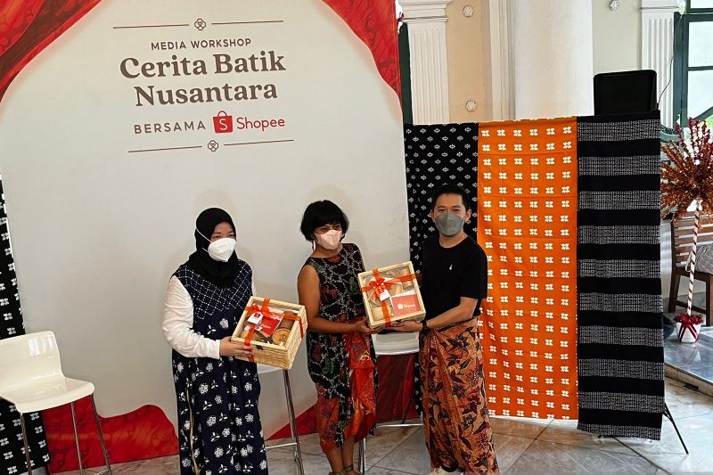 Shopee dukung UMKM batik nasional untuk ekspor