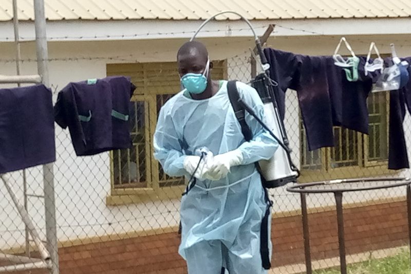 Dokter di Uganda jadi nakes pertama yang meninggal karena Ebola