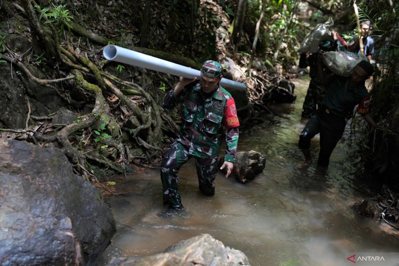 BABINSA BERJUANG DEMI AIR BERSIH SUKU BAJO