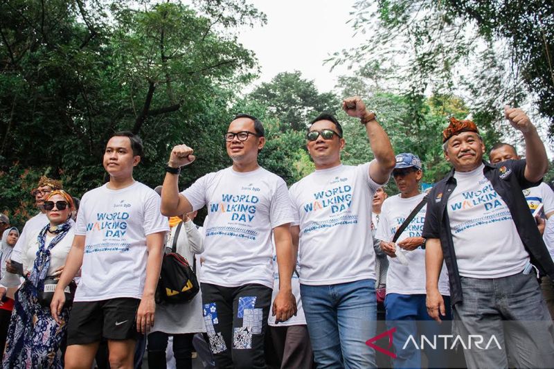 Gubernur Jawa Barat  ajak warga berjalan kaki di Hari Berjalan Sedunia 2022