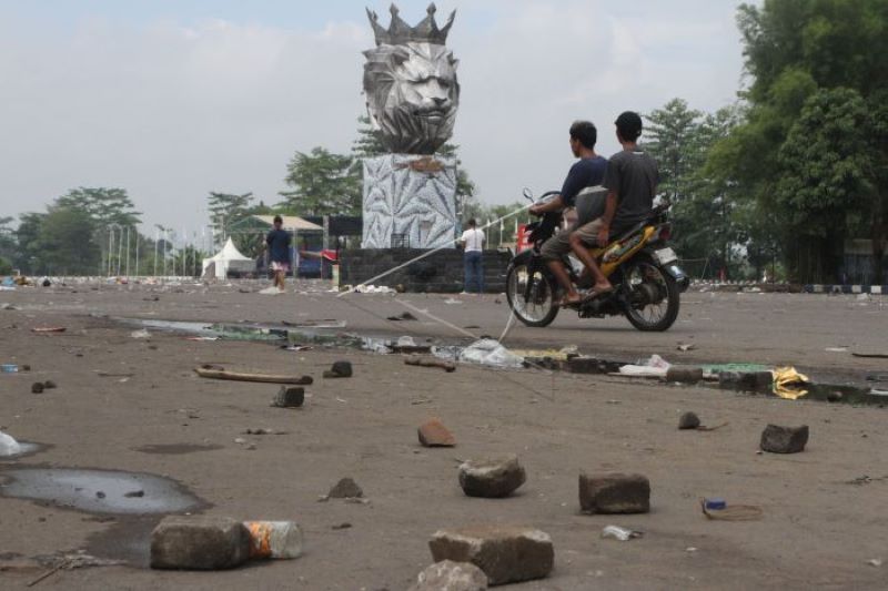 Suasana pasca-kerusuhan di Stadion Kanjuruhan Malang