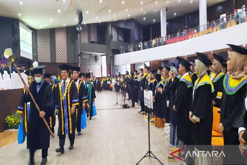 Sutarto Hadi akhiri tugas Rektor ULM dengan mewisuda 1.250 lulusan