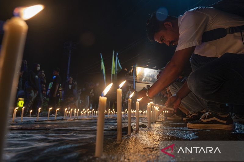 1000 Lilin Untuk Tragedi Kanjuruhan