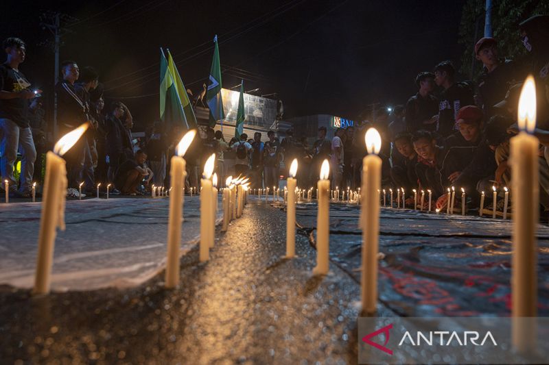 1000 Lilin Untuk Tragedi Kanjuruhan