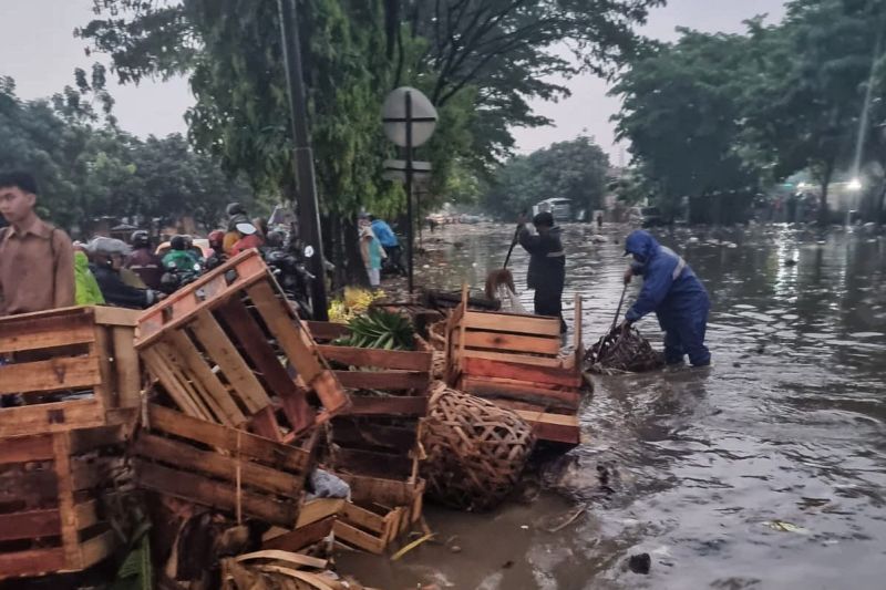 Cegah banjir di Kawasan Bandung Timur, Pemkot Bandung aktifkan Sungai Cisaranten Lama