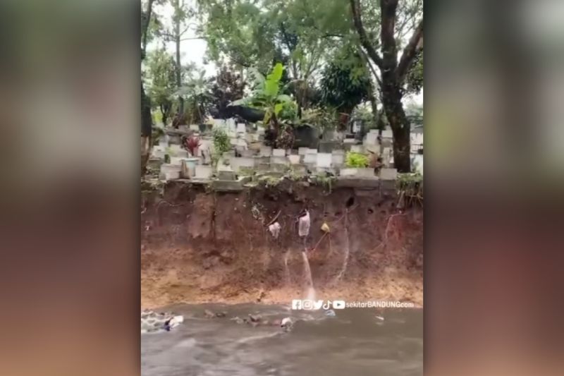 Distaru Kota Bandung tangani 25 makam terdampak longsor di TPU Sirnaraga