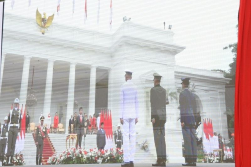 Presiden Joko Widodo pimpin peringatan HUT ke-77 TNI