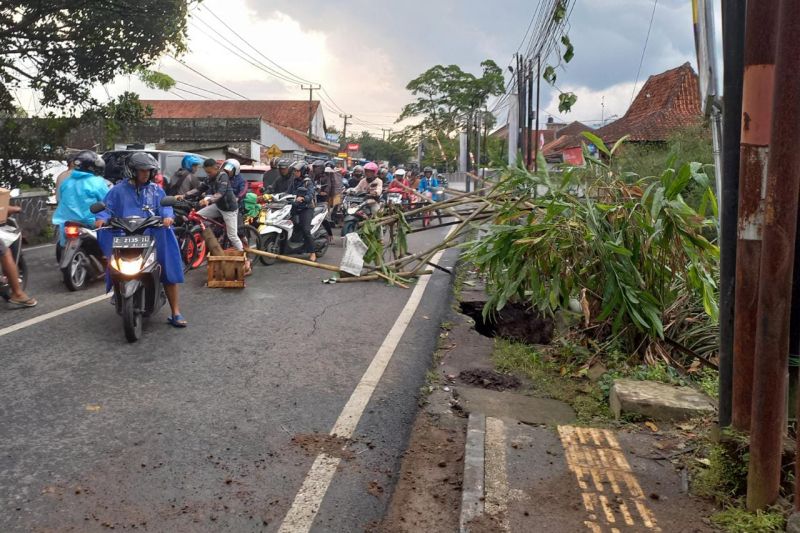 Kota Tasikmalaya siapkan anggaran perbaiki jembatan terkikis longsor