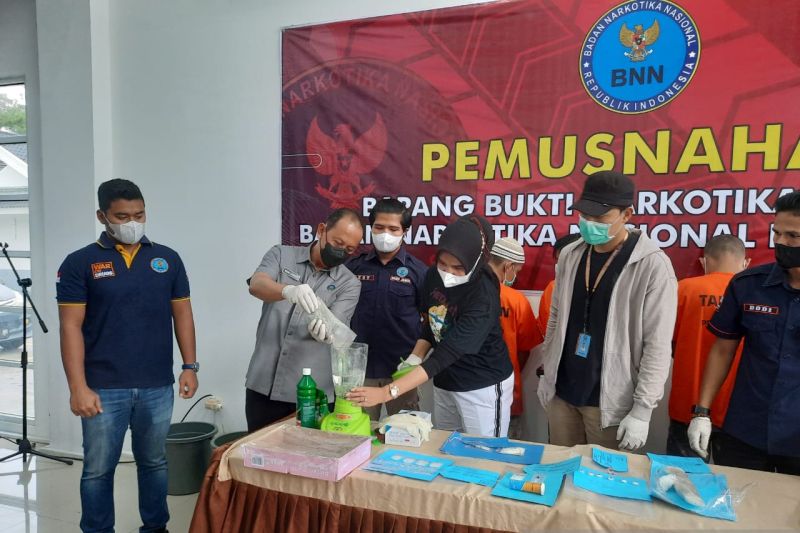 BNN officers in Jambi destroy 1,001 ecstasy pills - Vimarsana News