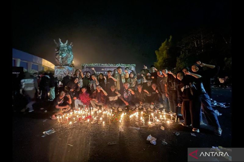 BEM Nusantara nyalakan 1.000 lilin berempati atas Tragedi Kanjuruhan