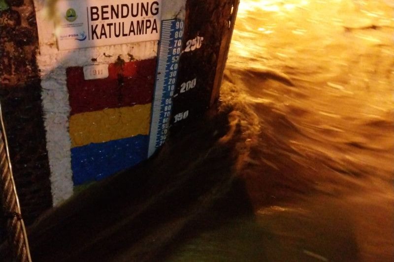 Bendung Katulampa Bogor siaga 2 banjir Jakarta malam ini