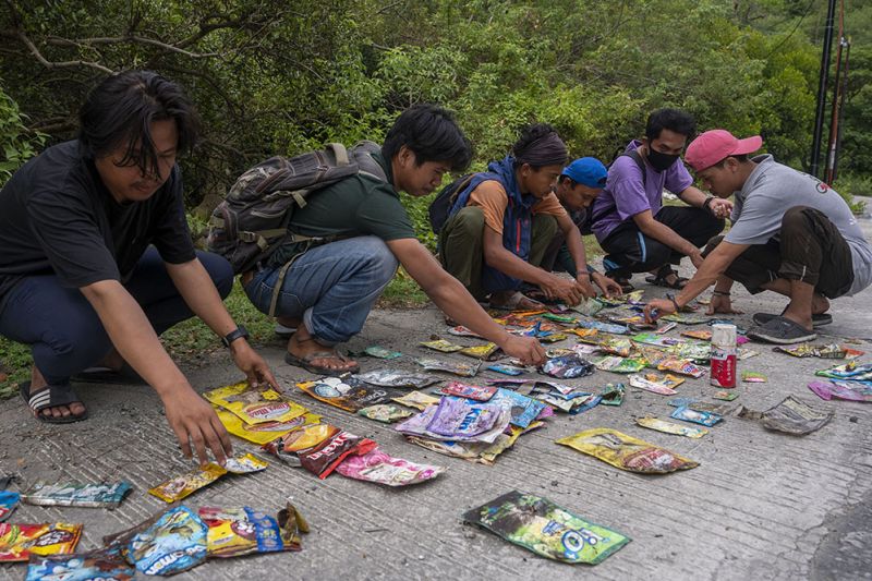 Identifikasi Merek Sampah Plastik di Kawasan Konservasi Mangrove
