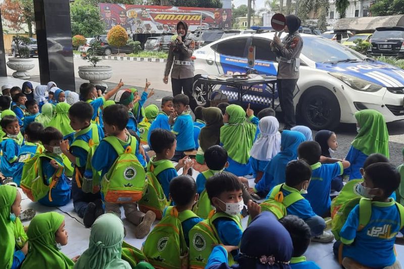 Polres Tasikmalaya Kota edukasi anak-anak tentang disiplin dan etika berlalu-lintas