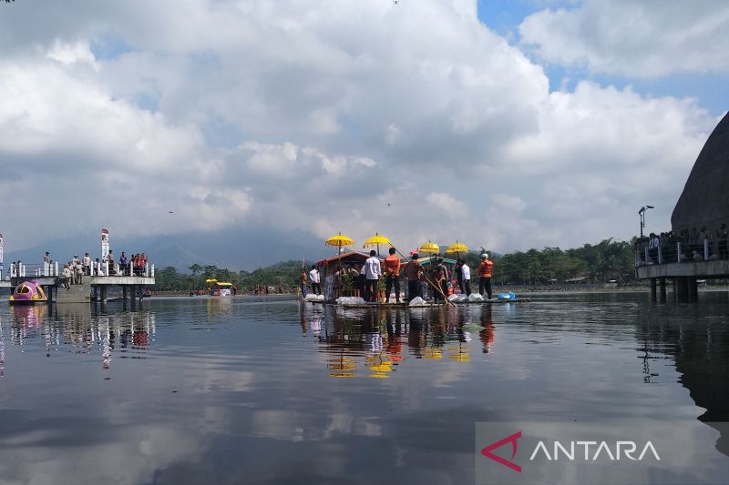 Wabup Garut sebut Situ Bagendit perlu dikeruk agar lebih indah