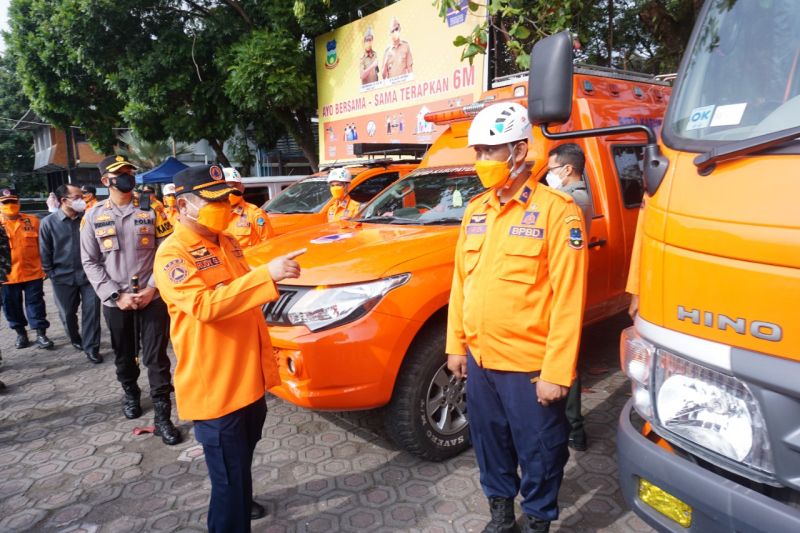 Bupati Garut instruksikan BPBD dan camat siaga hadapi 'Status Awas' bencana