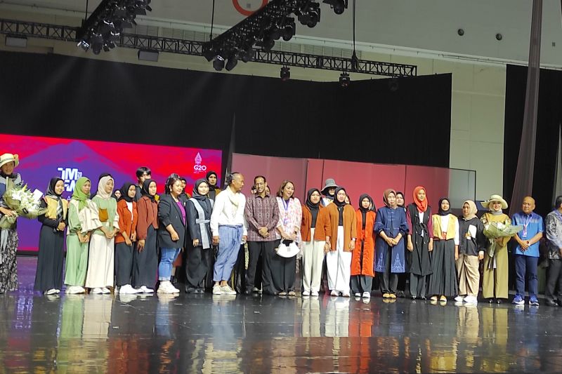 Enam puluh kostum hasil karya mahasiswa dipamerkan di JMFW 2023