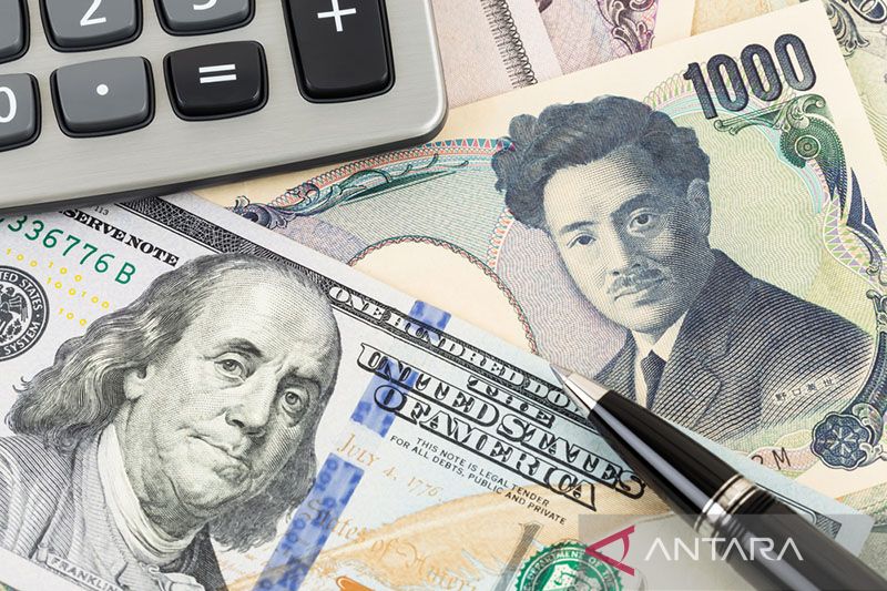 Dolar menguat terhadap yen ditopang lonjakan imbal hasil obligasi