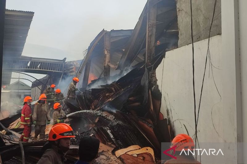 Kebakaran Bandung, Diskar PB 13 jam nonstop tangani kebakaran gudang triplek